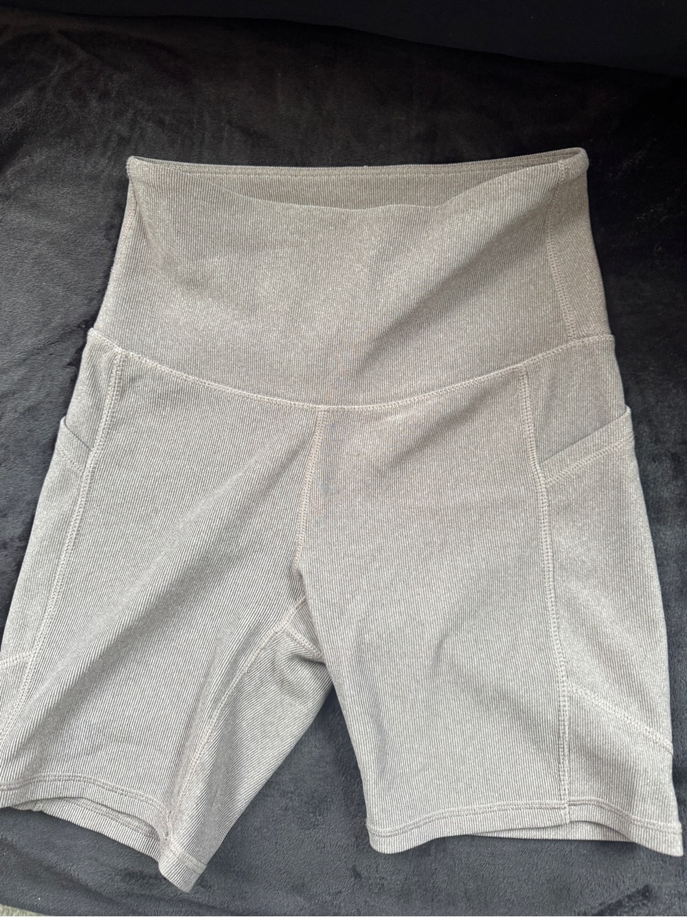 High-Rise Women's Athletic Bike Shorts with Side Pockets